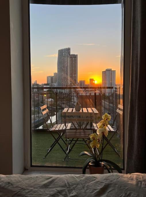 伦敦Cozy Flat With Balcony公寓 外观 照片